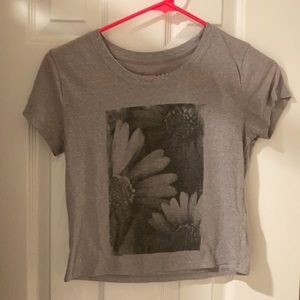 gray cropped short sleeve shirt with flower design on the front - size M